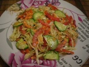 витаминный салат из свежей капусты