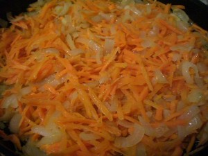 обжарить лук и морковь для тушения