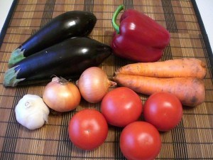 продукты для тушеных баклажанов с томатами