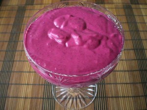 творожный десерт с ягодой ежевикой