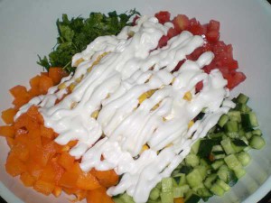 добавить майонез в салатик