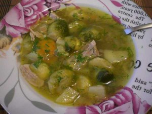 суп с брюссельской капустой на мясном бульоне