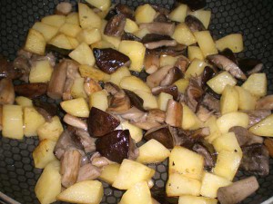 обжарить грибы с картофелем
